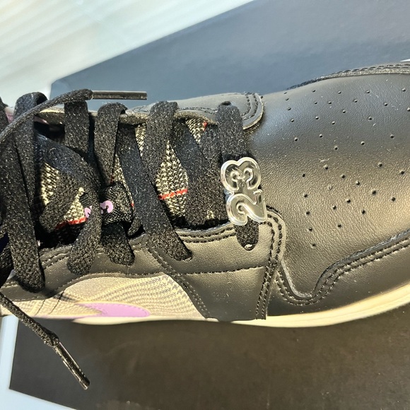 Air Jordan 1 Mid SE (GS) - Picture 5 of 16